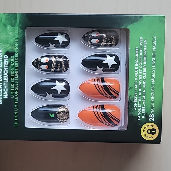 KISS Special Design Glue on Nails Limited Edition Halloween Long New - Picture 1 of 5